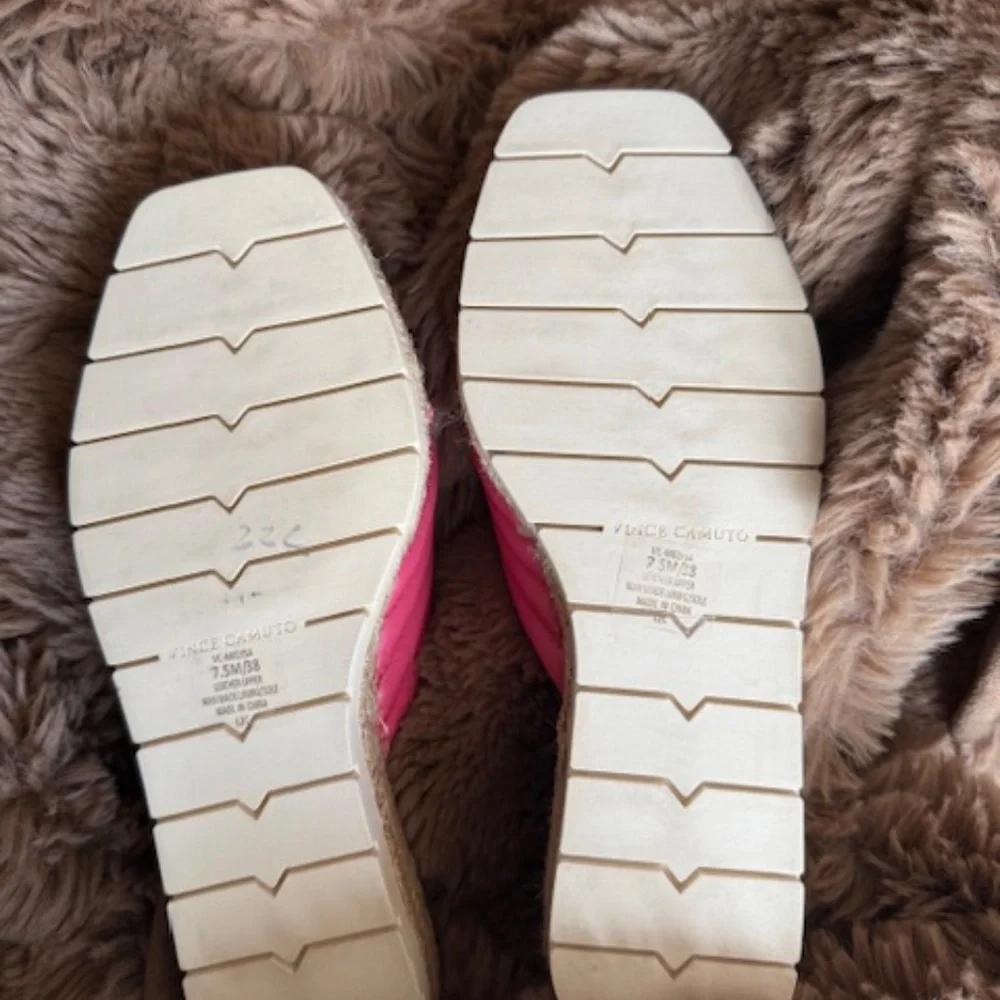 Vince Camuto Leather Melysa Sandals - Picture 3 of 3